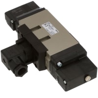 La válvula de solenoide, 3-Position cerró el centro, 24VDC, ninguna Secundario-Placa, 25.4 CFM