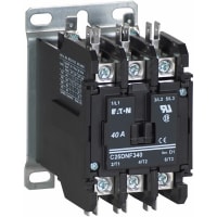 La CAJA CONTINUADA ABIERTA del DP de N-R 3P 50A ARRASTRA la BOBINA del TÉRMINO 120VAC de W/QC