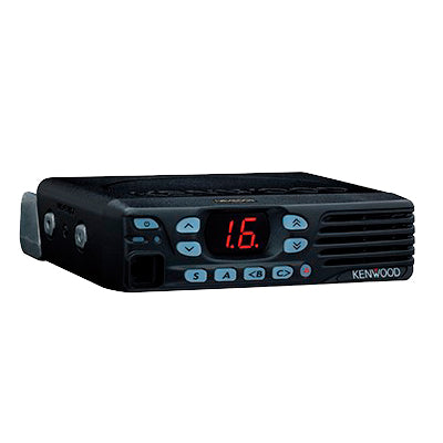 400-470 MHz, 45 Watts, 32 Canales, NXDN-Analógico, Trunking Tipo D, Encriptación, IP54, MIL-STD-810, GPS, Incluye accesorios
